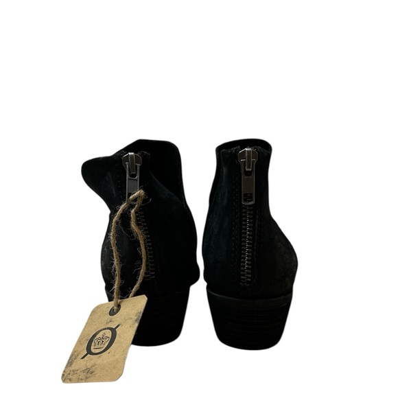 Born Kerri Distressed Leather Ankle Bootie - Picture 9 of 14